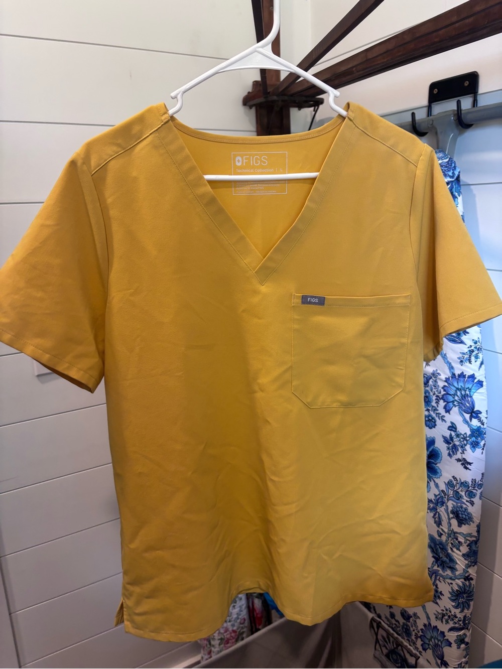 FIGS Women’s  V-Neck Scrub Top in Yellow/Gold PO#1956